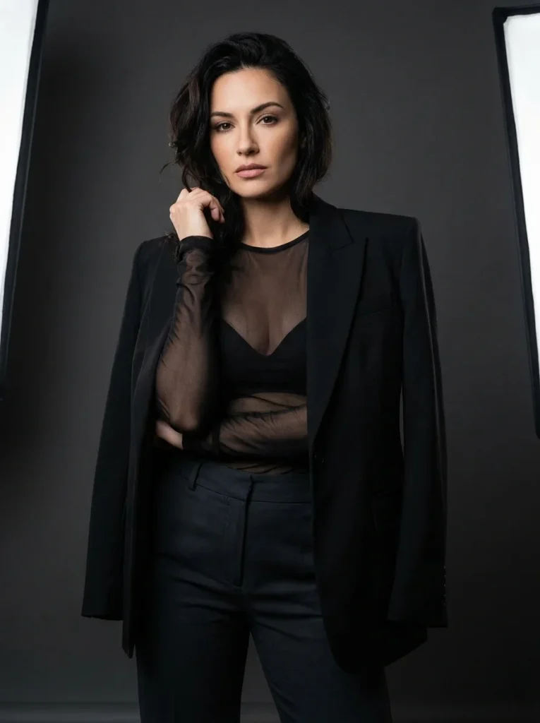 Dark Feminine Outfits woman